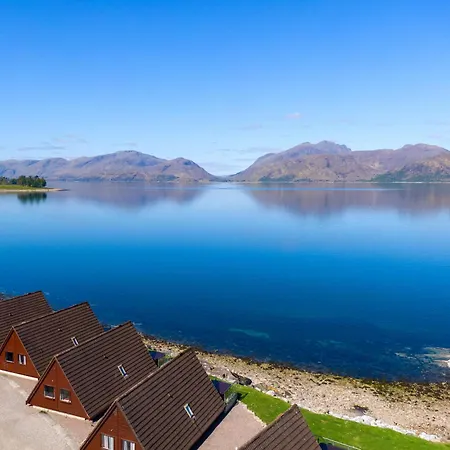 Loch Linnhe Waterfront Lodges With Hot Tubs-3